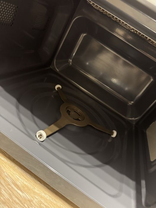 Cuptor microunde cu grill PANASONIC NN-K35NWMEPG, 24l, 900W, alb+CADOU