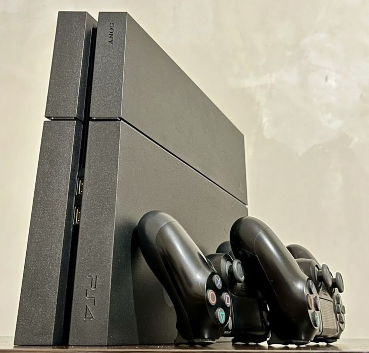 Sony PS 4 500 GB, 2 геймпада и 250+ игр