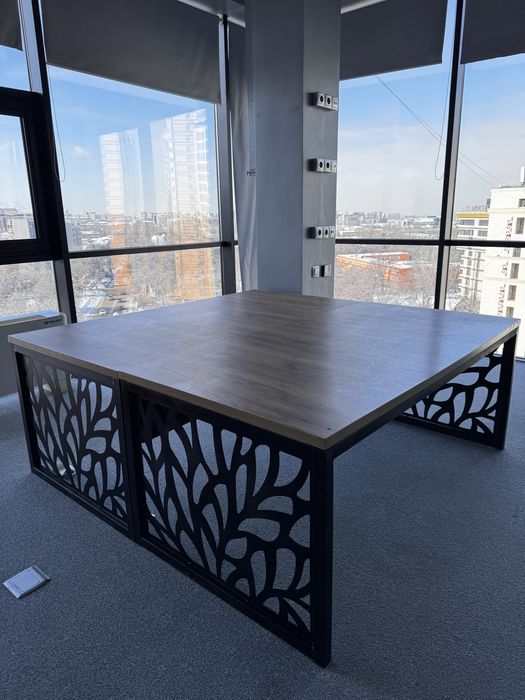 Продам 2 офисных стола