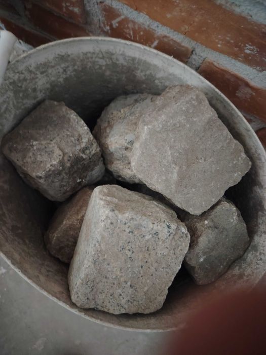 Продавам улични павета