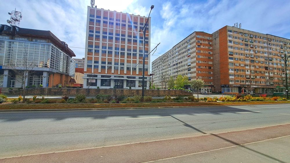 Clădire comercială cu 4 etaje de inchiriat situata