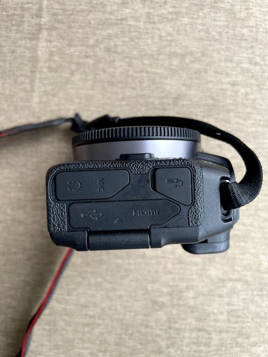 Canon EOS RP + зарядно, нова батерия и 2 допълнителни батерии