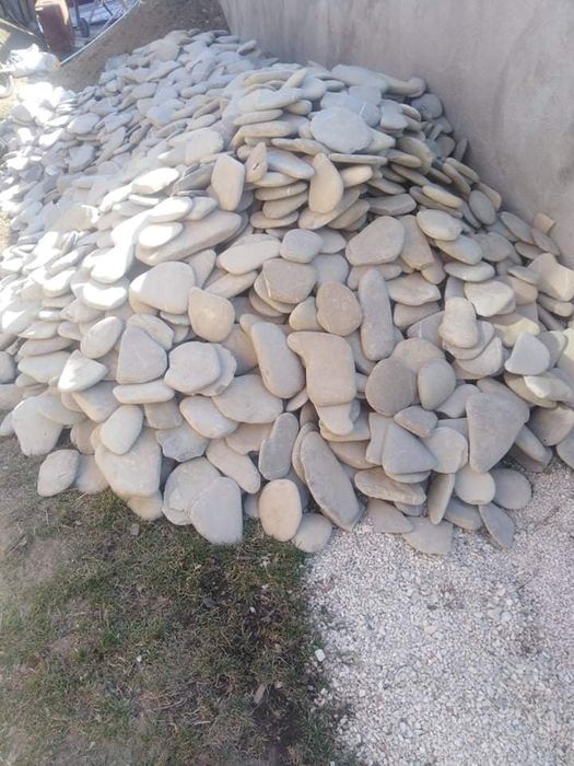 Vand și Montez piatra de Rau