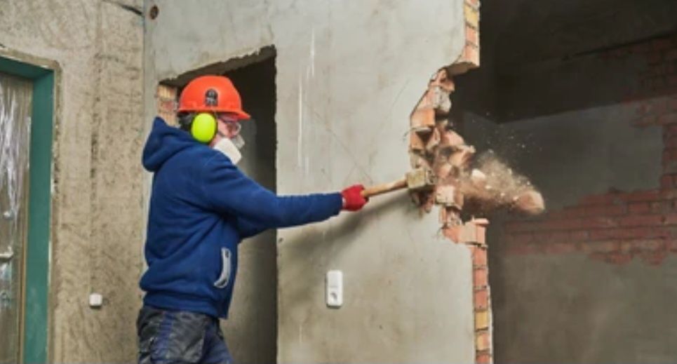 Demolari si sapaturi manuale