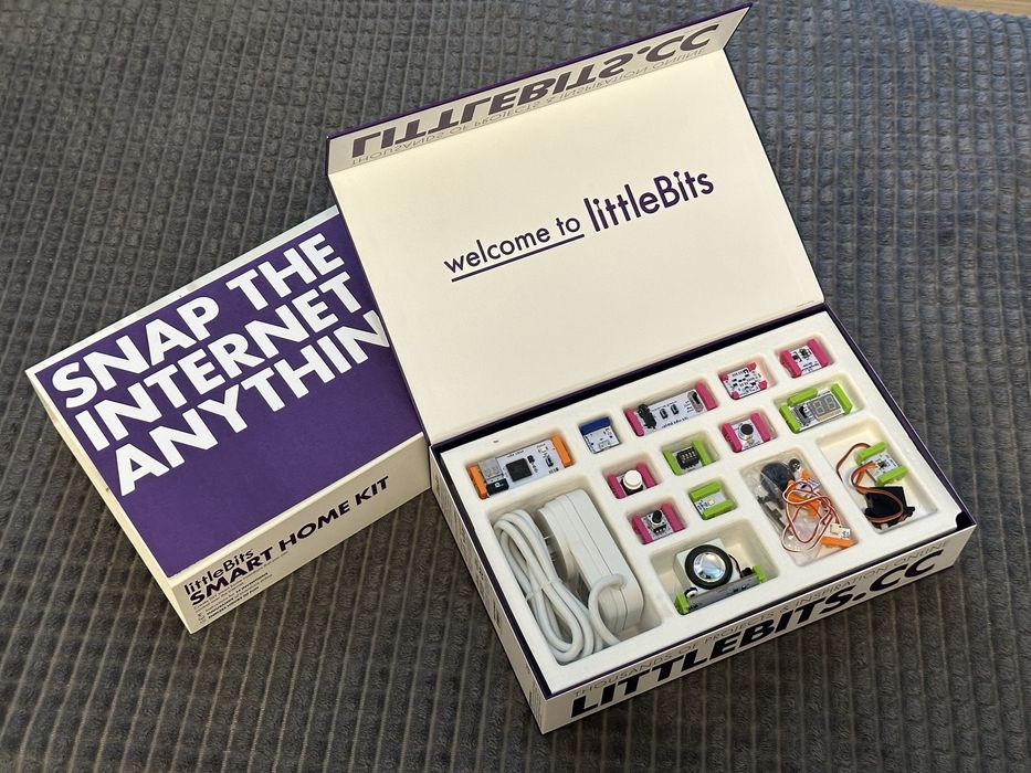 Jucarie littleBits Smart Home Kit (14 bits + 11 accesorii)