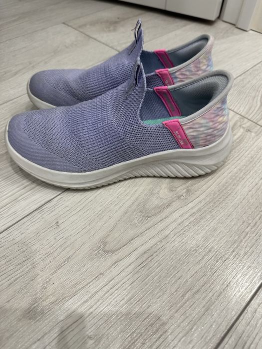 Продам кроссовки Skechers