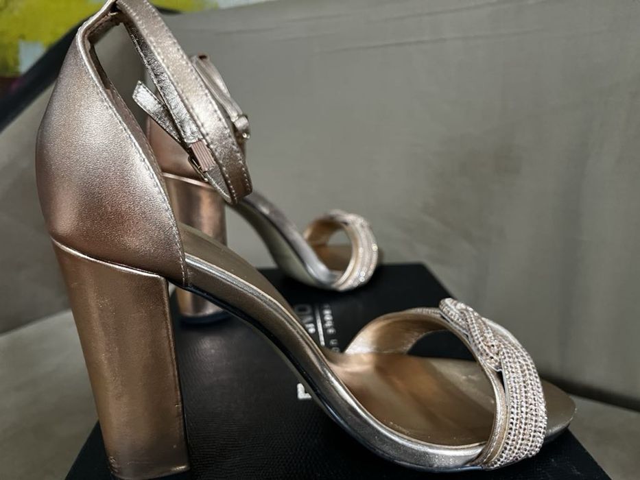 Елегантни и стилни обувки