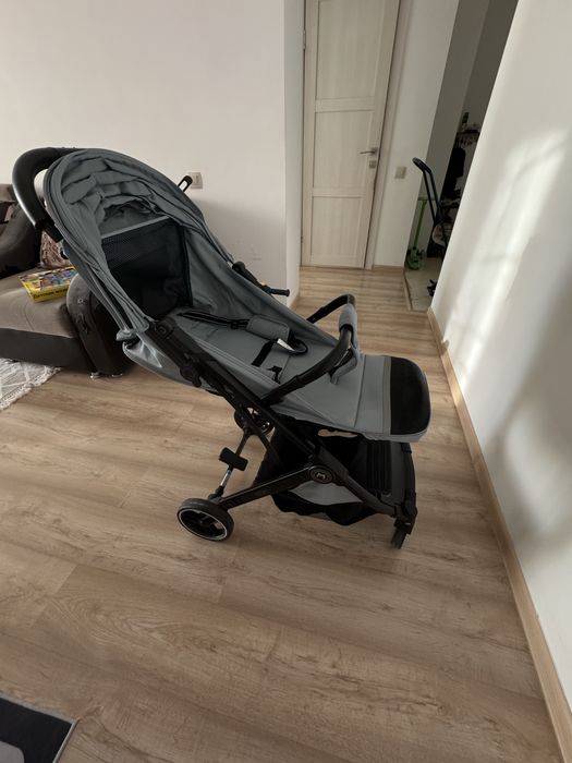 Поогулочная коляска