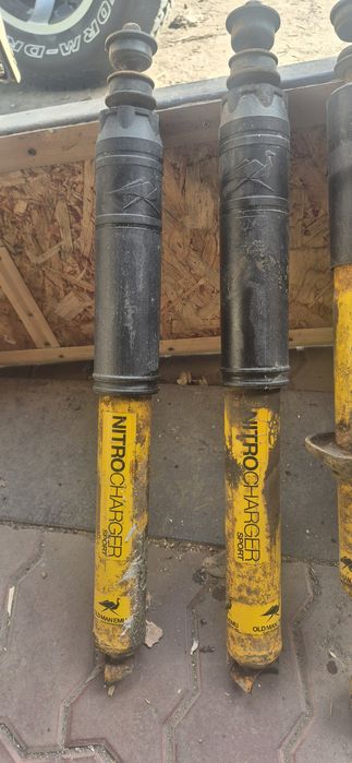 Продам комплект амортизаторов