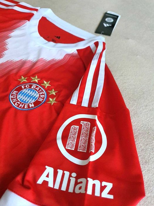 Байерн Мюнхен титулярна тениска НОВА 2025/26