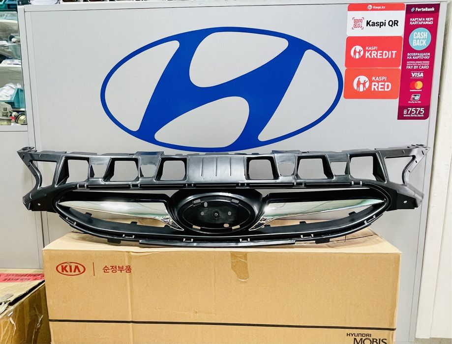 Решетка радиатора HYUNDAI ACCENT / SOLARIS 2010-14