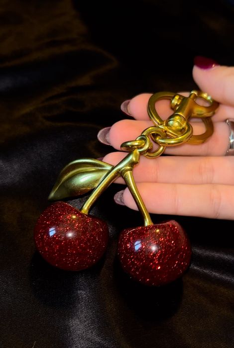 Ключодържател/аксесоар черешки - Coach