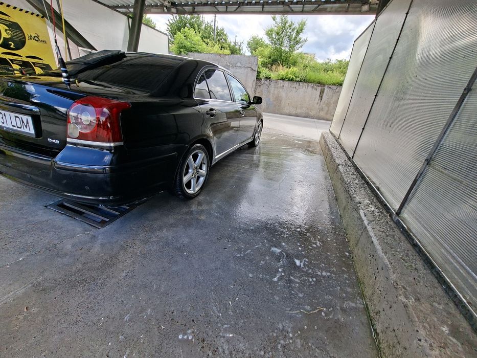 Toyota Avensis 2.2 d manuala 6 trepte preț: 1100Euro.  mecanic de 8 estetic  de 7. Nu-i ptr. Pretențioși An:2007