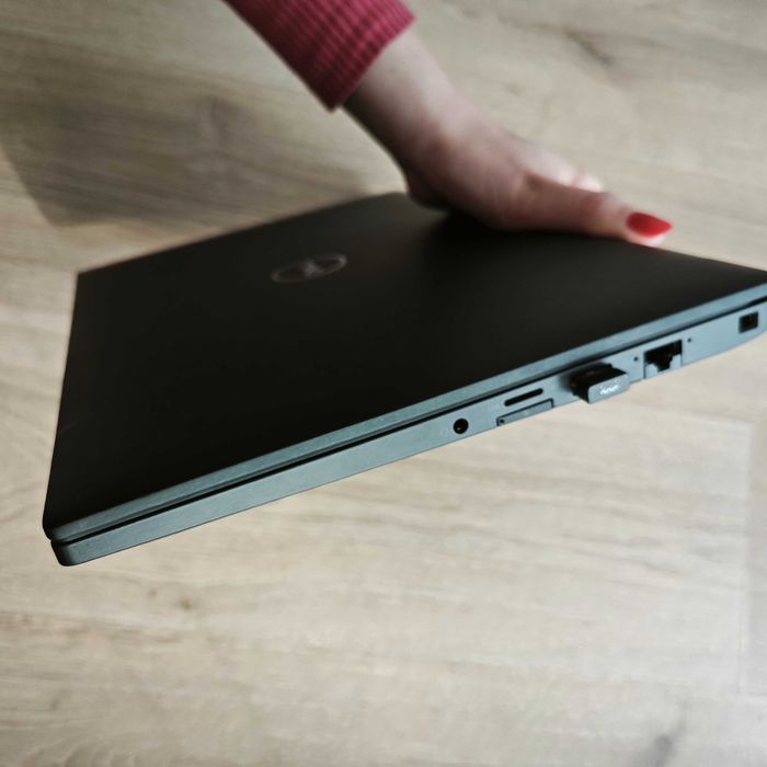 Лаптоп Dell Latitude 7490 – i5 / 16 GB RAM / 256 GB SSD / Touch