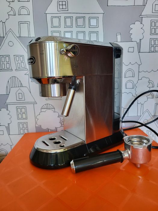 DeLonghi Dedica Делонги Кафемашина с ръкохватка