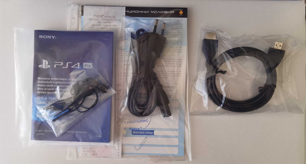 Конзола PS4 Pro с два оригинални джойстика