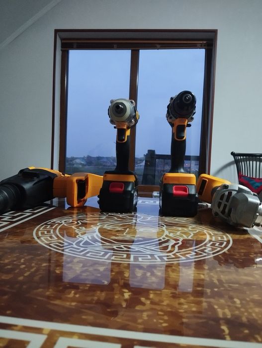 Продаётся набор электроинструмента Dewalt