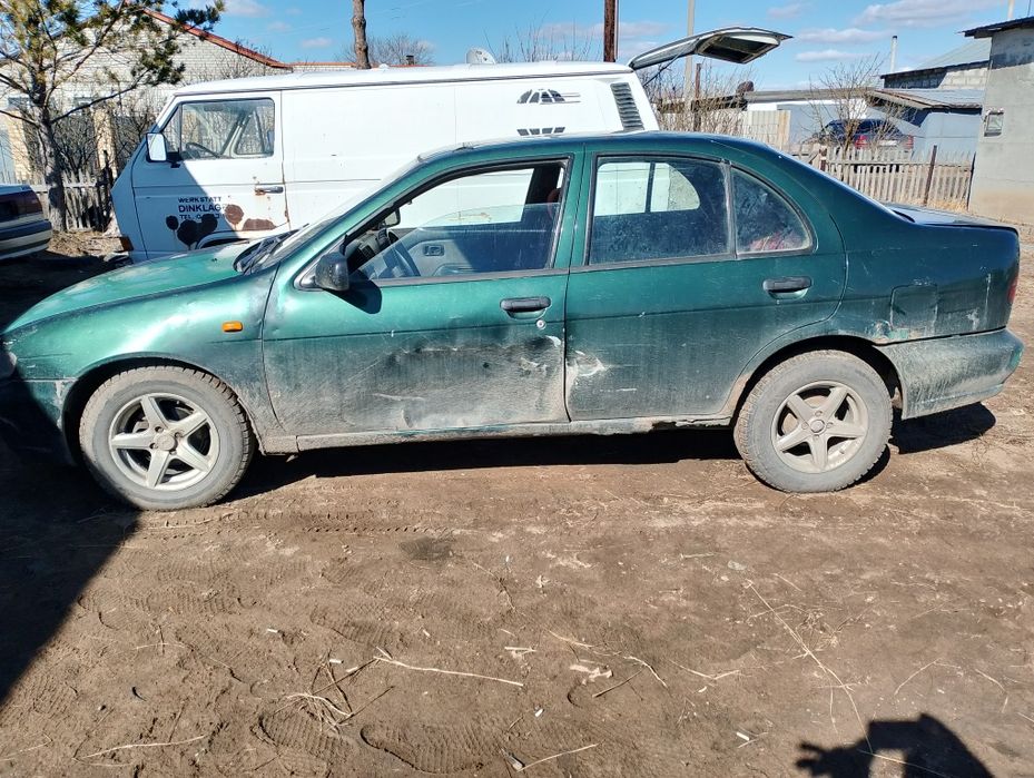 Продам Ниссан на запчасти
