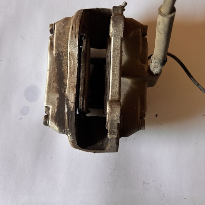 Преден десен спирачен апарат Brembo за Mercedes W211