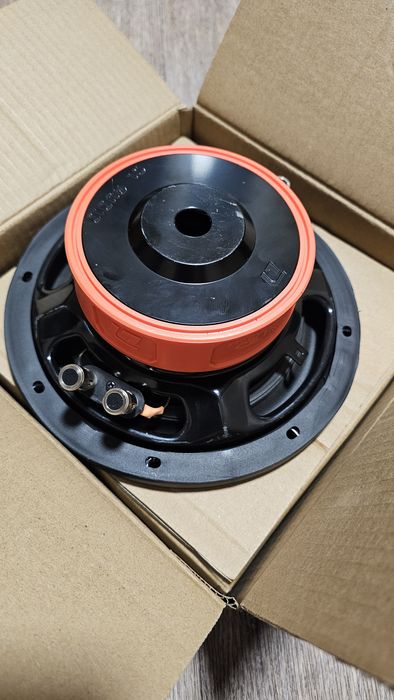 Динамик сабвуфера