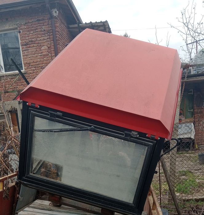 Продавам кабина за малък трактор