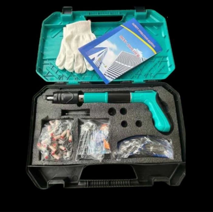 Пистолет за забиване на пирони със заряд в дърво метал бетон+50 пирона