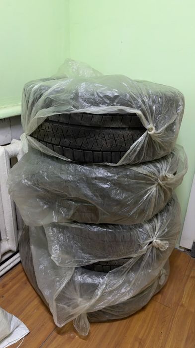 Зимные шины хорошом состоянии