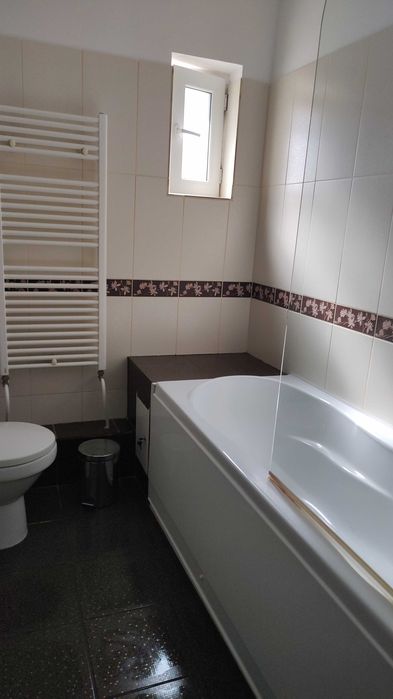 Ofer spre închiriere apartament cu 2 camere