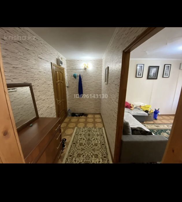 Продам квартиру в 4 микрорайон 2 дом 1 этаж