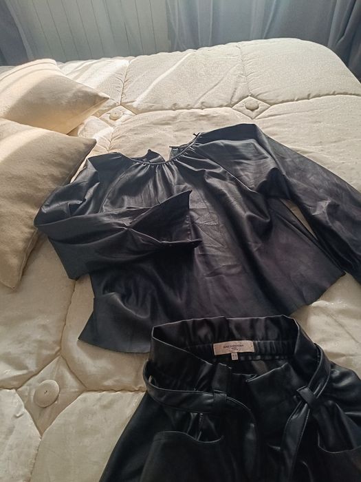 Кожен сет от две части