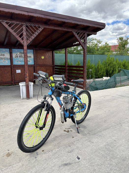 Vand bicicleta cu motor 80 cc 2 timpi