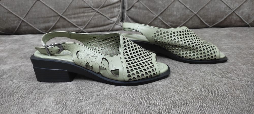 Босоножки фирменные привезённые