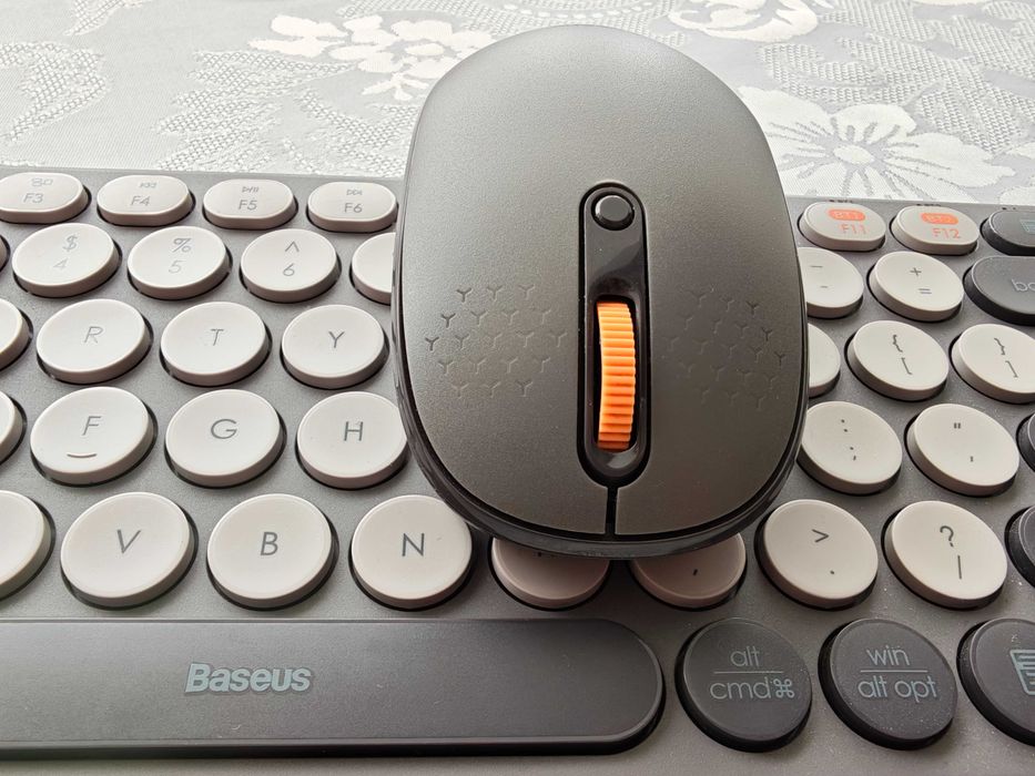 Комплекти клавиатури и мишки на Logitech и Baseus