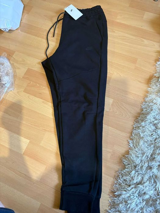 pantaloni nike model 2026