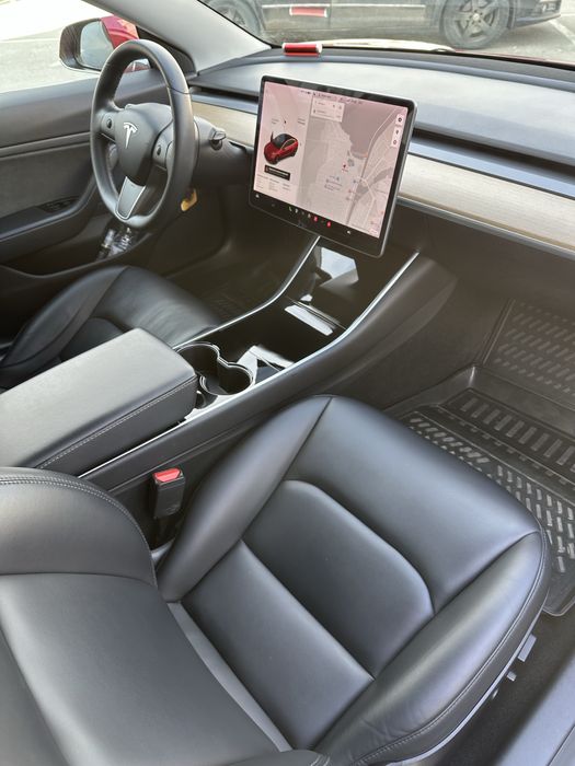 TESLA model 3 standar plus