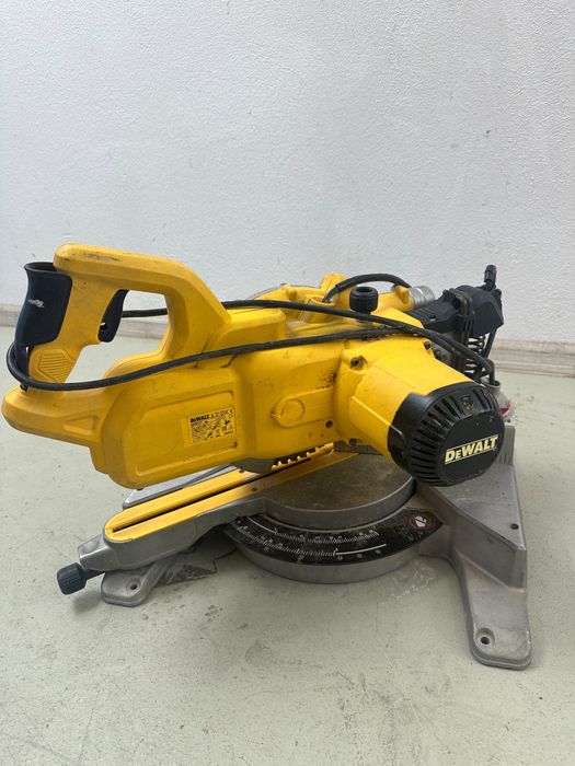 DeWalt DW 777 Fierastrau circular stationar profesional cu glisare