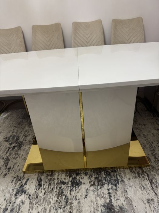 Продаётся стол со стульями