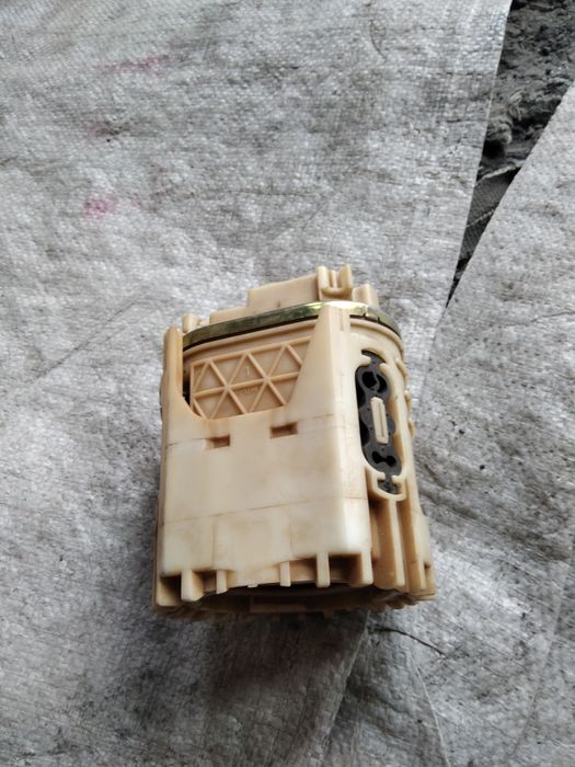 Колба бензонасоса гольф 3 продам