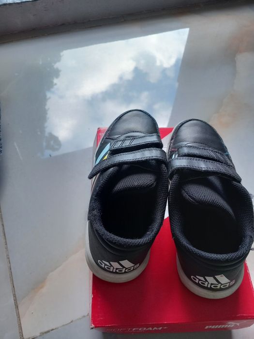 Vând adidasi 2 purtați ca noi adidas de baieti nr 33-34