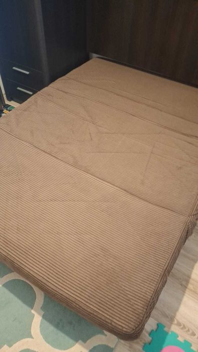 De vanzare canapea extensibila 140 x 190 cm