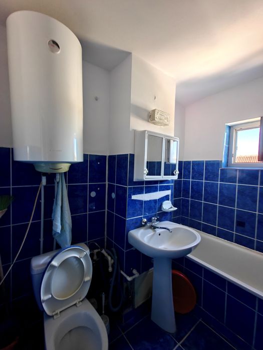 Apartament Motru. Suprafața 70mp 3 camere etajul 2 .