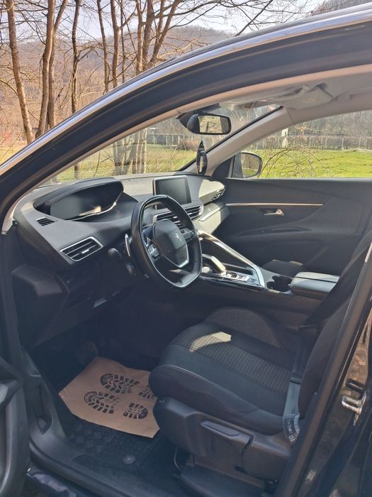 Vând  PEUGEOT 3008 1.5 HDI 131 CP