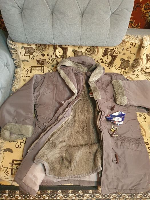 Продам куртку женскую