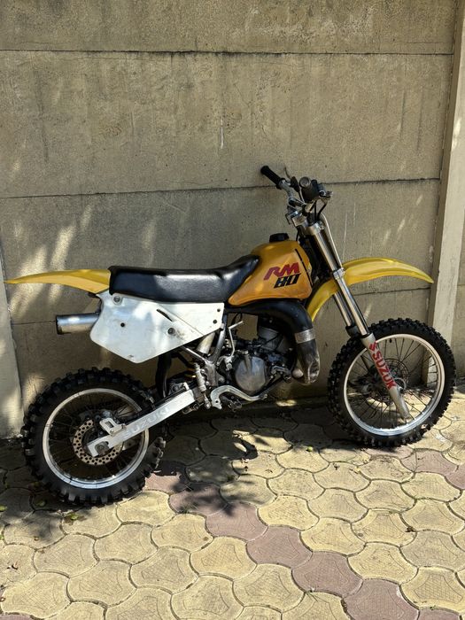 Motocicleta Suzuki RM80