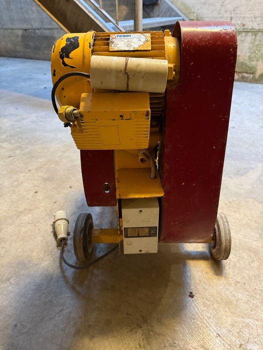 Masina de taiat / fasonat fier beton - Leadermec - Italia 20 mm