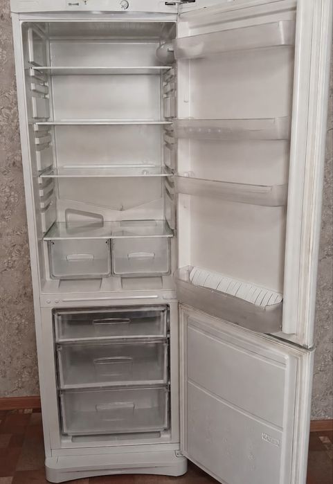 Холодильник Indesit — 35 000 ₸