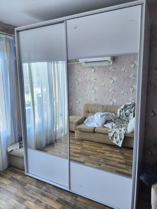 Гардероб с плъзгащи врати