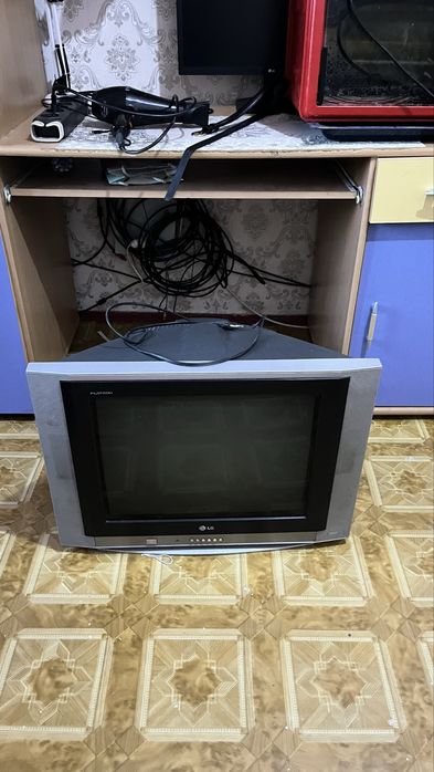 Телевизор старый LG