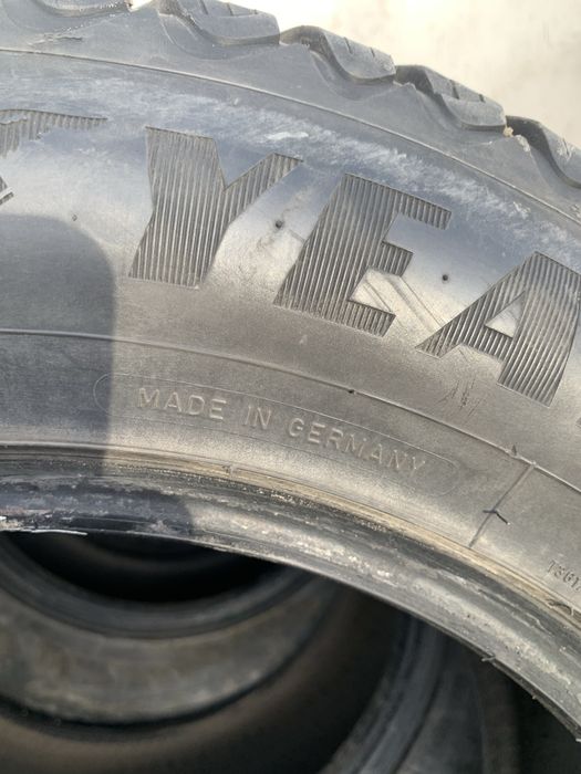 Продам зимнию резину.