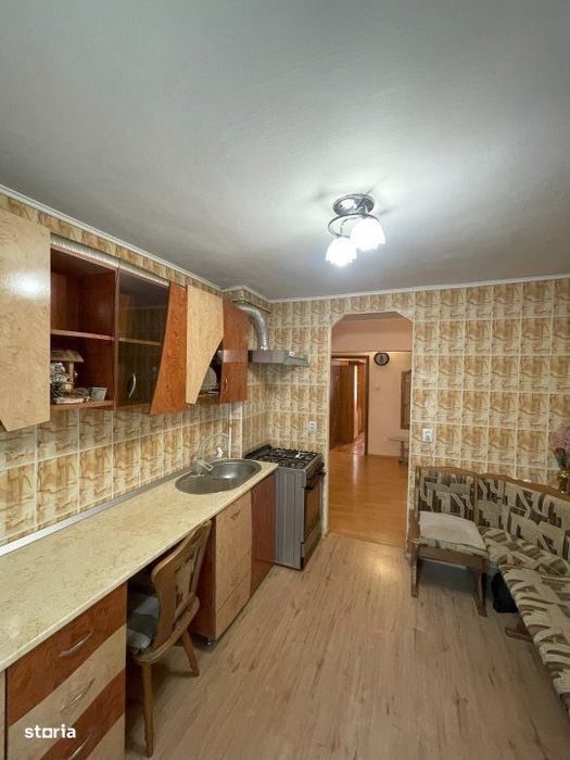 Apartament de vanzare, cu 3 camere decomandat, 68 mp, parter, zona Pas
